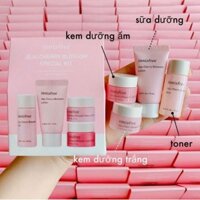 Set dưỡng trắng da Innisfree hoa anh đào mini