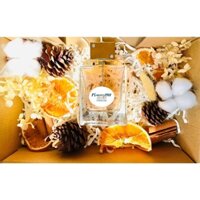 Set hộp quà đựng nước hoa kèm thông khô, quế cuộn, giấy rơm, cam lát, bông gòn, tú cầu khô.