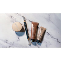 Set trang điểm của ULTA gồm 4 món