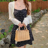 Set váy 2 dây hoa nhí đen mix áo khoác cadigan ren viền bèo màu be cho nữ nhẹ nhàng, tiểu thư đi chơi đi biển
