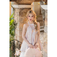 Set yếm hồng hoạ tiết khoét lưng kèm váy tầng