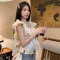 SHUANGYAN Pháp thêu vuông miệng cổ Flying Sleeves Top 2023 mùa hè lỏng lẻo tươi Hàn Quốc lá sen viền váy - Gạo hạnh nhân Top - XL 116-130kg