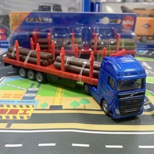 Mô hình xe vận chuyển gỗ Siku 1659