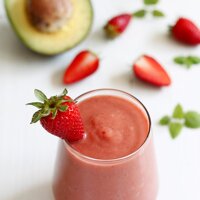 Sinh tố Bơ Dâu – Avocado Strawberry Smoothie