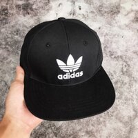 Snapback đen logo thêu