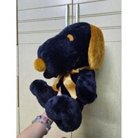 Snoopy đen dáng ngồi