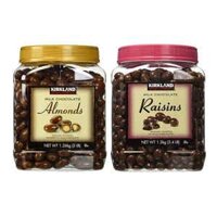 Socola sữa bọc hạt hạnh nhân/nho khô Kirkland Milk Chocolate Almonds/Raisins 1,36kg (06/24)