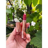 son CHARLOTTE TILBURY