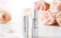 Son dưỡng ẩm đổi màu Atomy Lip Glow SPF15 3 trong 1 son có tác dụng lên màu giữ ẩm chống nứt môi, chống nắng và tái tạo màu cho môi.