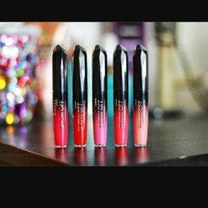 Son Rimmel Show Off Lip Lacquer