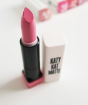 Son môi Covergirl Katy Kat Matte 3.5g