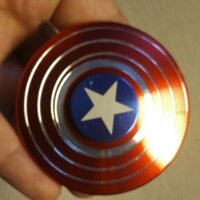 Spinner khiên Captain America