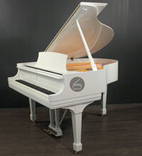 Steinway & Sons S 152