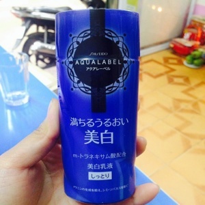 Sữa dưỡng da Shiseido Aqualabel White up Emulsion