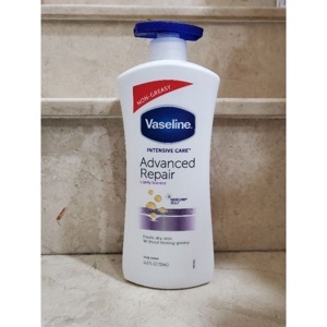 Sữa dưỡng thể Vaseline Intensive Care Advanced Repair 600ml