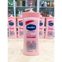 Sữa dưỡng thể Vaseline màu hồng 725ml – có vòi – Chai