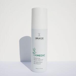 Sữa rửa mặt cân bằng da Image Skincare Ormedic Balancing Facial Cleanser
