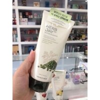 Sữa Rửa Mặt Đậu Xanh The Face Shop Herb Day 365