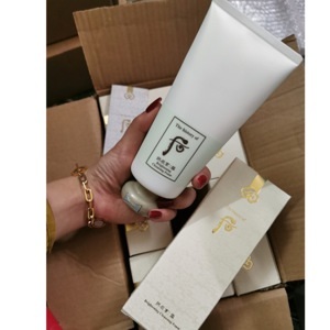 Sữa rửa mặt Đông Y làm sáng da - Whoo Brightening Cleansing Foam 180ml