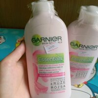 Sữa rửa mặt kiêm tẩy trang Garnier