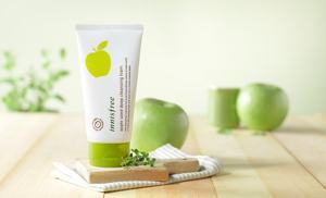 Sữa rửa mặt táo xanh Innisfree Apple Juicy Deep Cleansing Foam