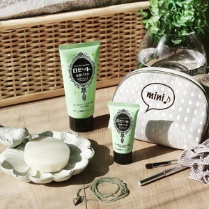 Sữa rửa mặt thu nhỏ lỗ chân lông Rosette Face Wash Pasta Sea Clay Smooth 120G