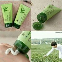 Sua rua mat tra xanh innisfree