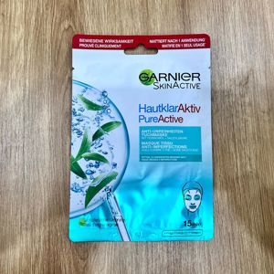 Sữa rửa mặt trị mụn kèm bàn chải Garnier Hautklar Aktiv