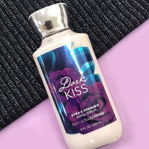 Sữa tắm dưỡng da Cherry Blossom Bath and Body Works 295ml