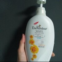 Sữa tắm enchanteur hạt 650g