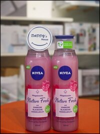 Sữa tắm Nivea Nature với sữa hạnh nhân, mâm xôi, việt quất (300ml)
