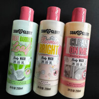 Sữa tắm Soap and Glory Clean On Me 250ml giúp da mềm mịn hương thơm nước hoa