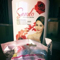 Sữa tắm trắng da Sando nè tặng kèm bông tắm Hàn quốc nha
