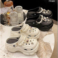 sục crocs.