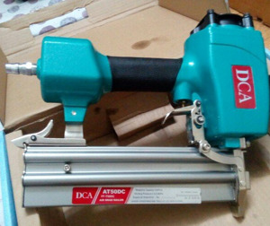 Súng bắn đinh thẳng dùng hơi DCA AT50DC