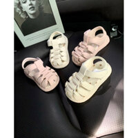 Sz16-25 [+VỚ] Giày sandal rọ cho bé gái thiết kế dễ thương, chất da mềm, đế cao su chống trơn trượt tốt 2510