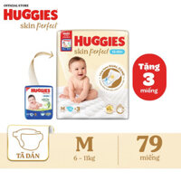 Tã dán Huggies M76 cho bé từ 6-10kg với hai vùng thấm giảm kích ứng da cho bé yêu luôn thoải mái và khô thoáng