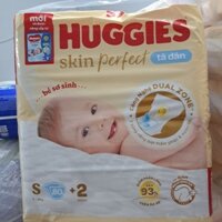 TÃ DÁN HUGGIES SKIN PERFECT NB70+6.S80+2, M76+3 ( mẫu mới)