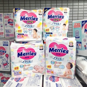 Tã dán Merries size S82 miếng (trẻ từ 4 - 8kg)