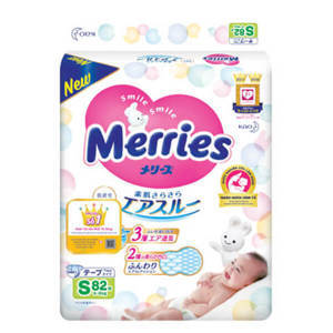 Tã dán Merries size S82 miếng (trẻ từ 4 - 8kg)