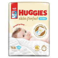 Tã/bỉm dán sơ sinh Huggies Skin Perfect NB 70 Miếng với 2 vùng thấm giảm kích ứng da