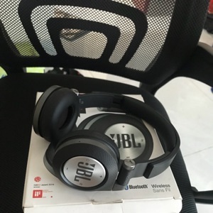 Tai nghe JBL Synchros E40BT