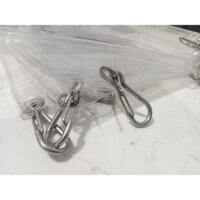Tấm nhựa PVC trong suốt treo ngoài trời, được đóng khoen và gắn móc khóa