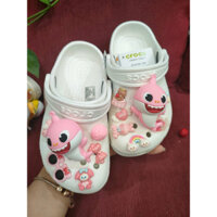 (TĂNG 2 ĐÈN CHÍP NHÁY) combo cá vàng dép sục classic crocs cho bé màu trắng, giày kids siêu mềm