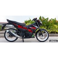 [Tặng quà hấp dẫn] Tem xe Raider FI đỏ bạc, chữ Suzuki, xe đen