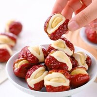 (Tặng quà) Táo Đỏ Kẹp Sữa Lạc Đà Nhân Hạt Điều Hộp 300g Hot Trend
