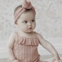 Tập Đi Phong Cách Mùa Hè Dây Xích Liên Kết Lá Sen Cổ Áo Len Body Sling Đan Mỏng Phong Cách Mông Sơ Sinh