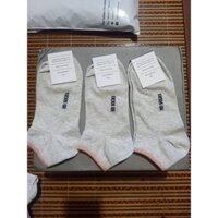 Tất xuất dư Canifa.