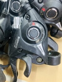 Tay bấm Shimano 3x7 mặt đồng xu tròn - màu đen (Đôi)