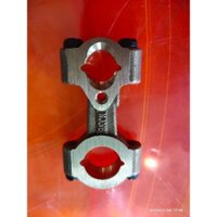 tay dên bắt cụm móc trên và cụm móc dưới máy vắt sổ